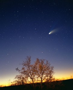 Comet Hale-Bopp in 1997 by Philipp Salzgeber CC-BY-SA-2.0-AT.