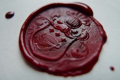 Wax seal by Wikimedia user Andre R. Brodtkorb (CC BY-SA 3.0)