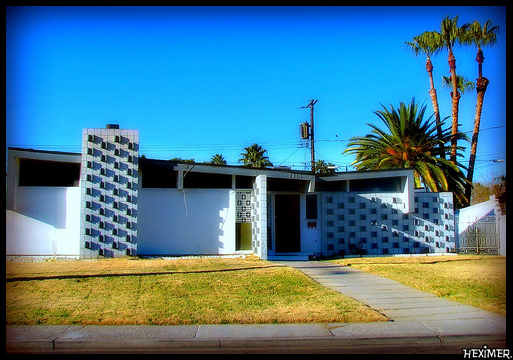 Mid-Century Modern House by Flickr User Paradise Palms (CC BY 2.0)