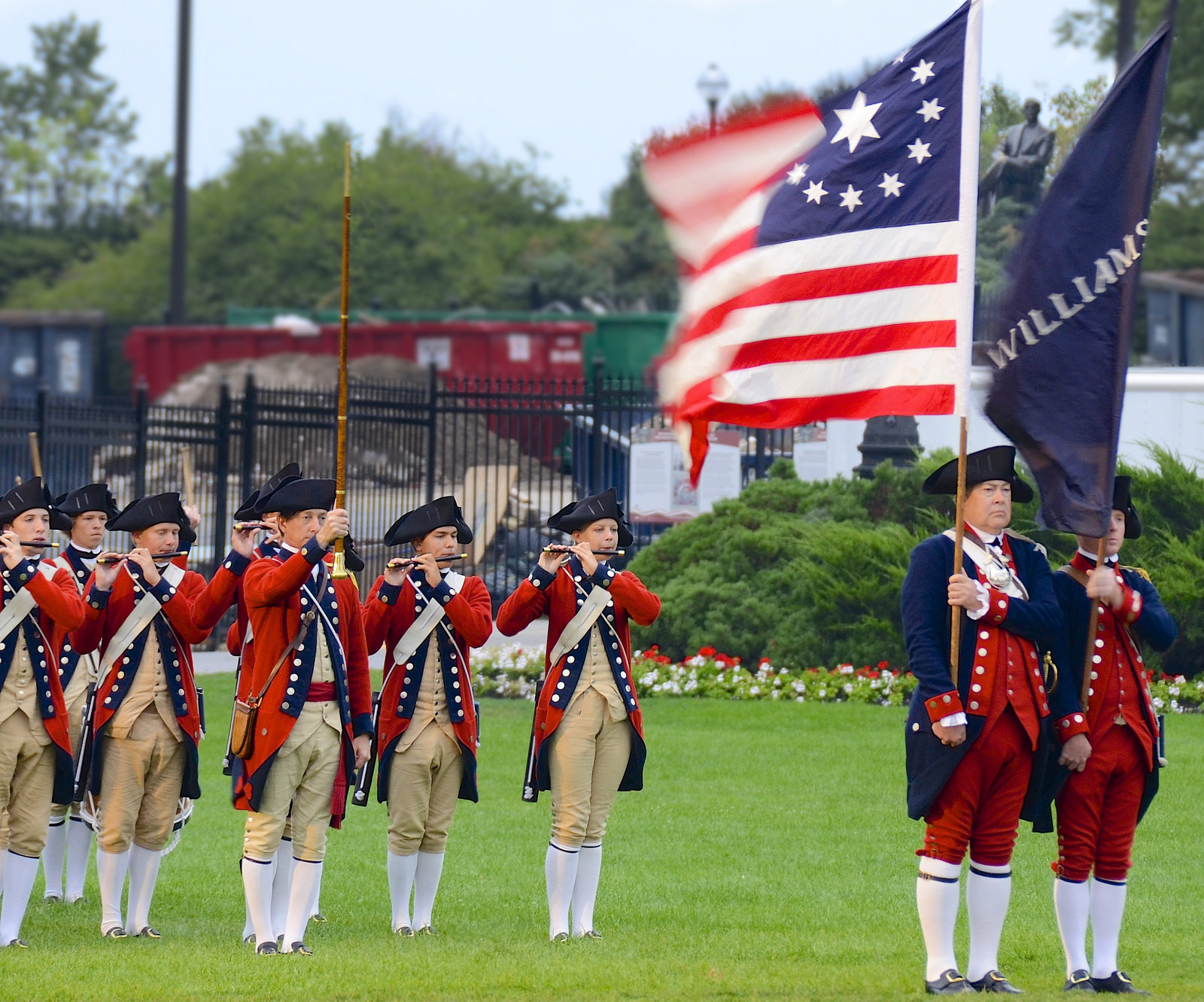 Williamsburg Fife and Drum Corps by Flickr user Jamie McCaffrey (CC BY-NC 2.0)